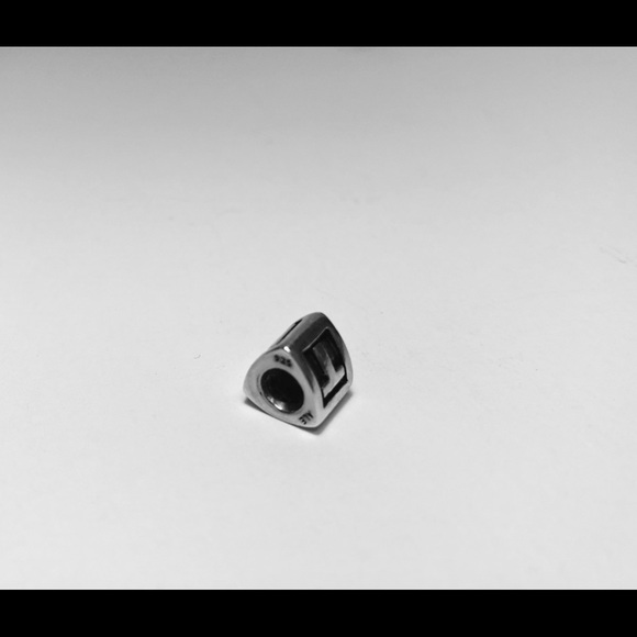 Pandora T initial 💕 SOLD - Picture 3 of 3